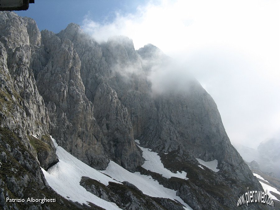 11-Torrioni di roccia nei pressi della cappella Savina.JPG